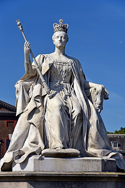 Queen Victoria Statue